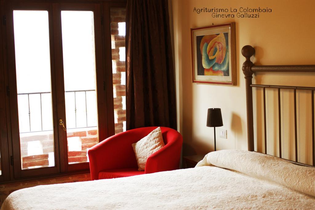 ヴィッキオ Agriturismo La Colombaiaヴィラ 部屋 写真