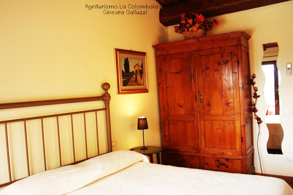 ヴィッキオ Agriturismo La Colombaiaヴィラ 部屋 写真